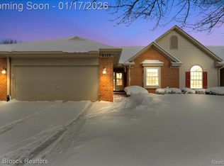 2115 Oakbrook Blvd, Walled Lake, MI 48390