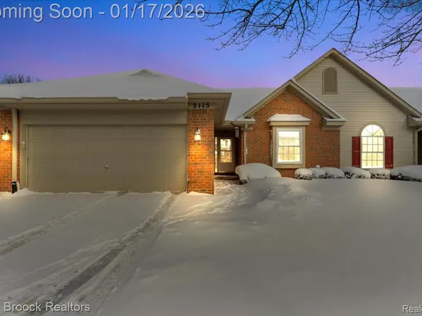 2115 Oakbrook Blvd, Walled Lake, MI 48390