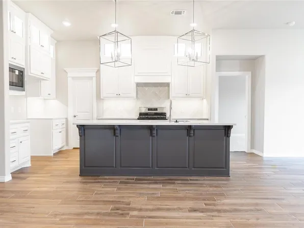 12301 SW 32nd St, Yukon, OK 73099