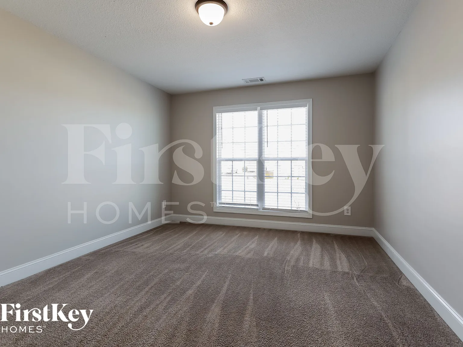 4 bed, 2.0 bath, 2301 sqft, $2,505 — Photo 4