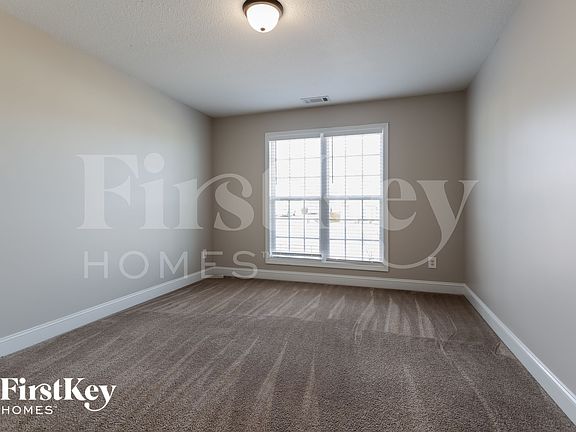 4th image of 114 Colonial Ct