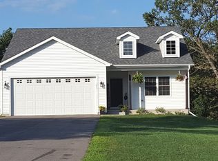 371 Holiday Dr, Somonauk, IL 60552