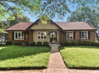 632 Waterford Ridge Ct, Ballwin, MO 63021