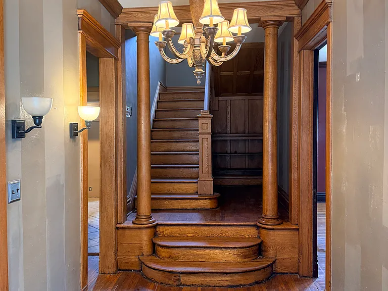 324 Clark St — Photo 2