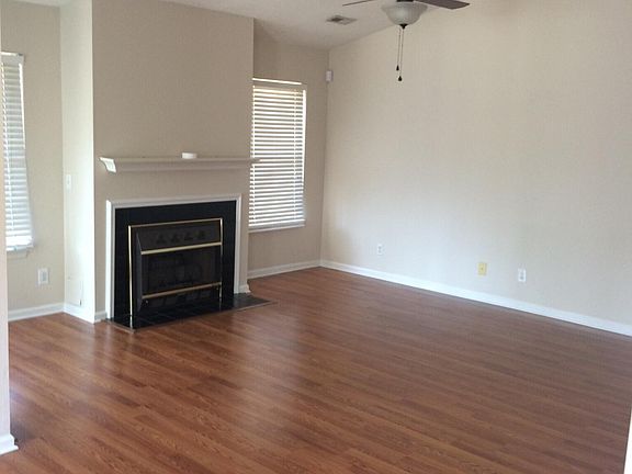 4th image of 2900 Mulberry Lane #D
