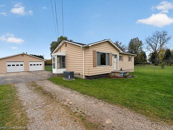 2nd image of 5154 N Center Rd