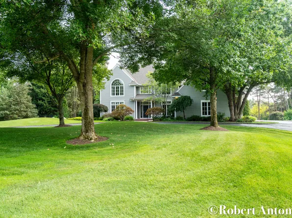 4100 Mont Katnich Ct NE, Grand Rapids, MI 49525