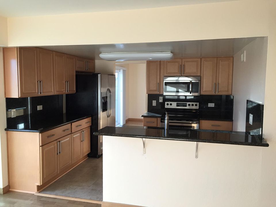 Kitchen newly remodeled