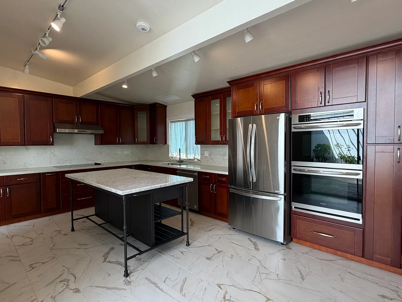 4 bed, 1500 sqft, $5,600 — Photo 3