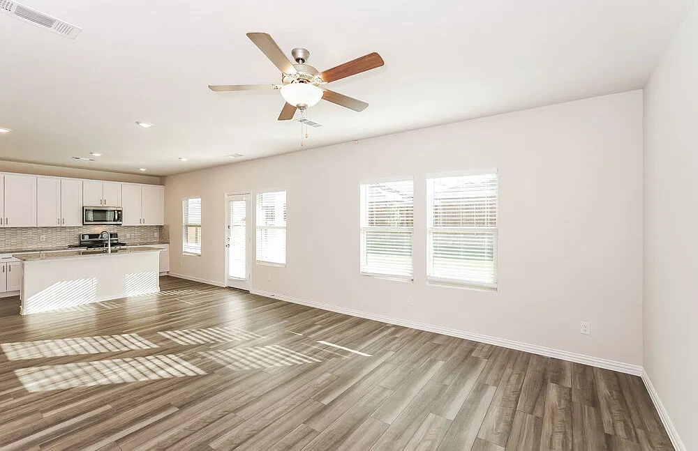 4 bed, 2.5 bath, 2357 sqft, $2,520 — Photo 4