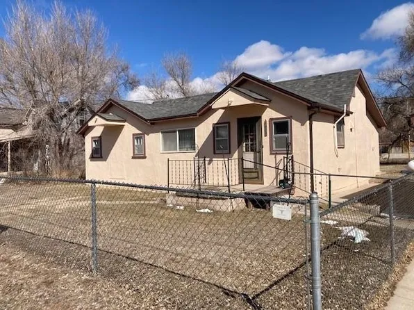1423 Evans St, Hot Springs, SD 57747