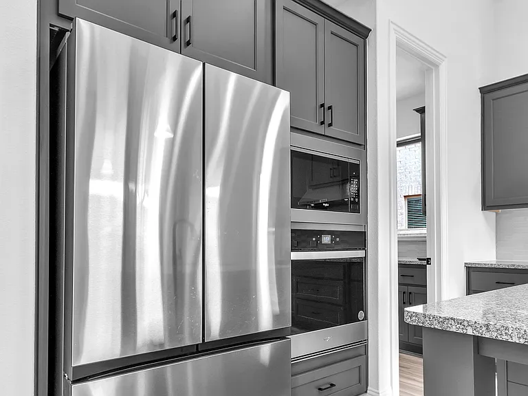 2410 Thavie St — Photo 31