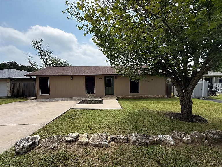 11101 Elm St — Photo 1