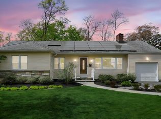 41 Top O The Ridge Dr, Scarsdale, NY 10583