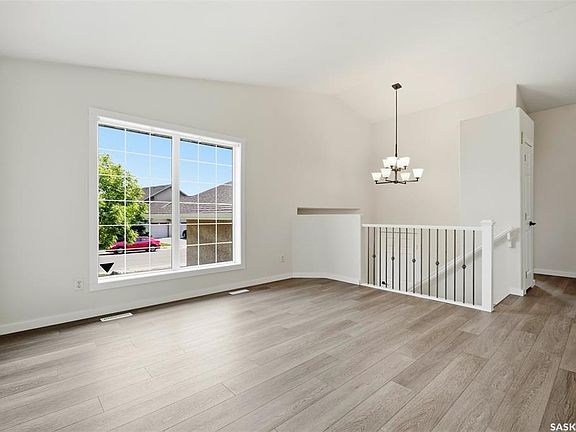 5th image of 418 Greaves CRESCENT
