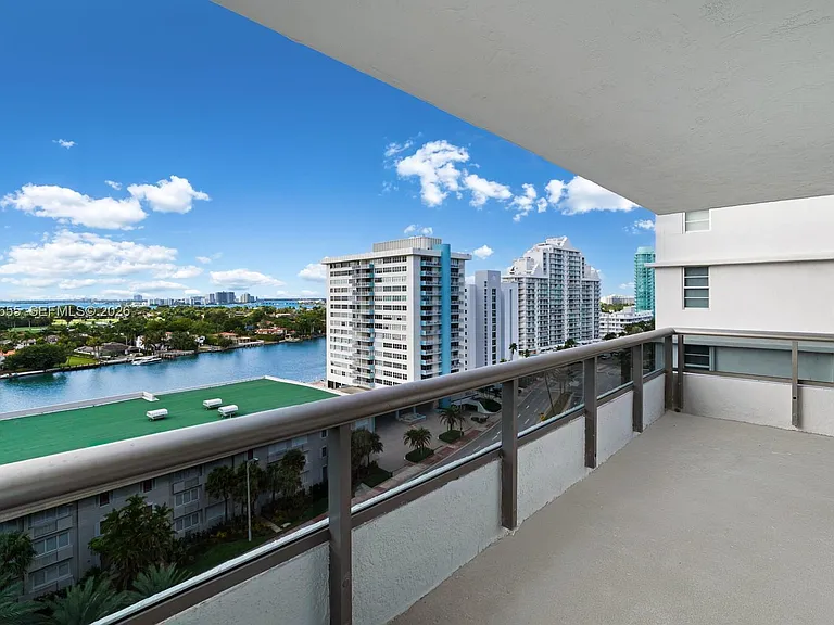 5801 Collins Ave #1200 — Photo 45