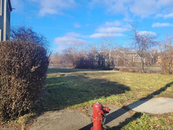 90 Blaine St, Detroit, MI 48202