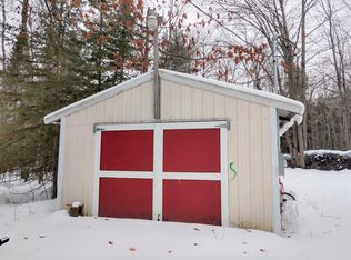 810 S Brown Trl, Indian River, MI 49749