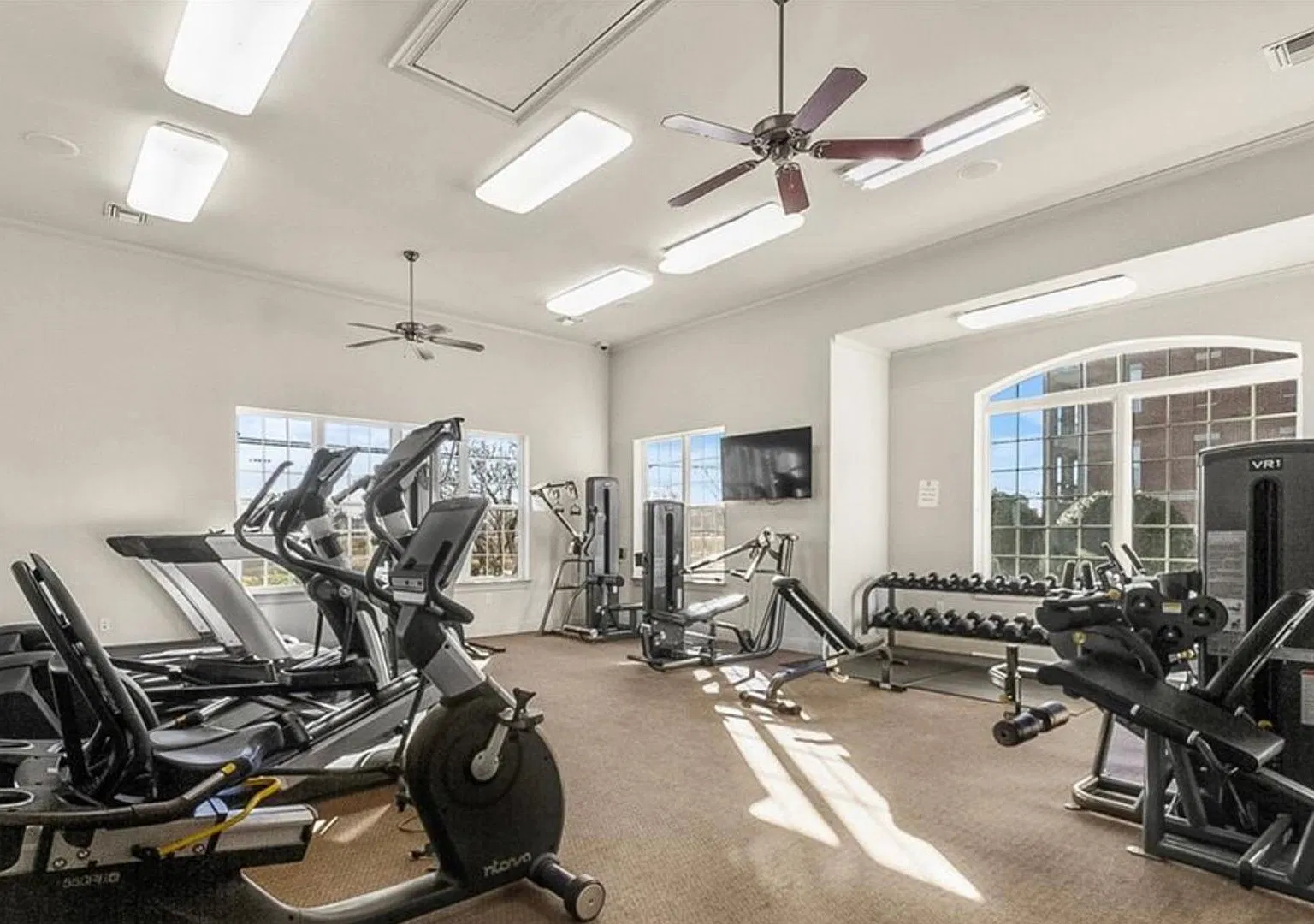 Furnished 3 bed, 3 bath Houndstooth Condo — Photo 4
