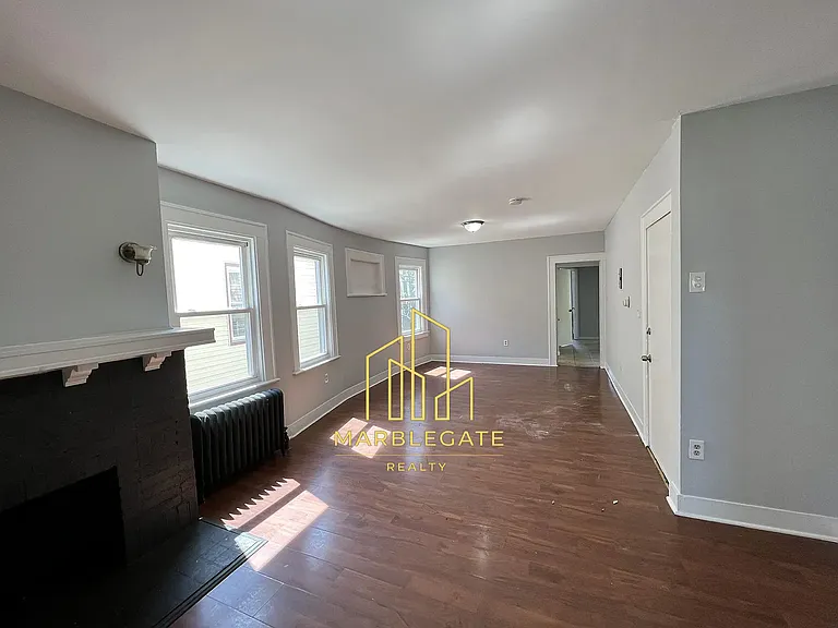 229 Alexander St #22 — Photo 11