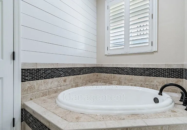 539 Treviso Dr — Photo 16