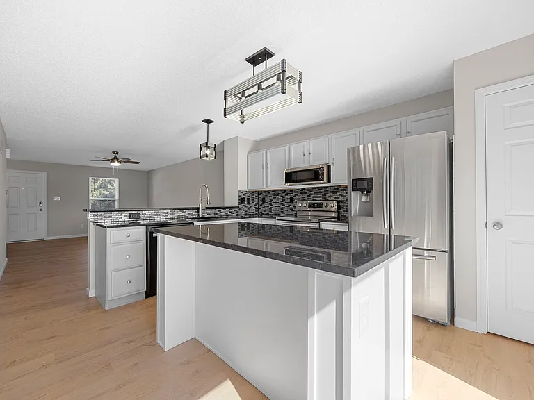 1012 Chesterfield Dr — Photo 10