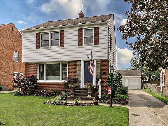 2nd image of 4422 Acacia Dr