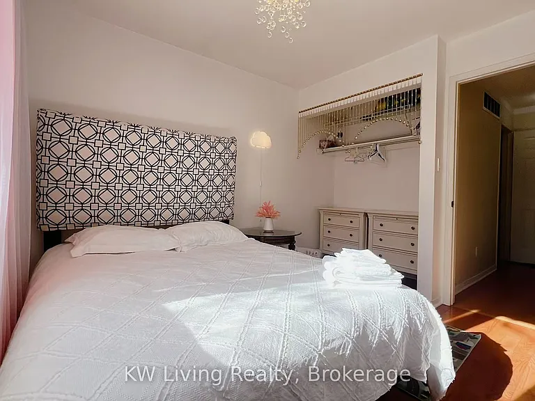 47 Vanity Cres — Photo 18