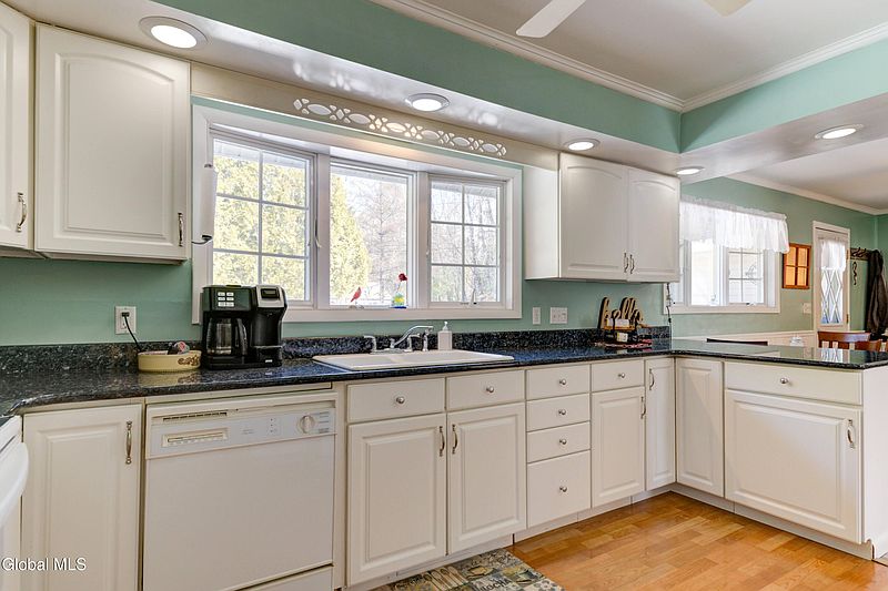5th image of 109 Ridgewood Avenue