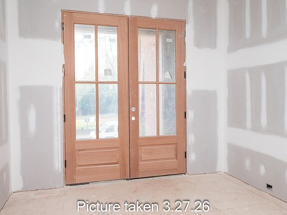 3rd image of 621 Duke Dr