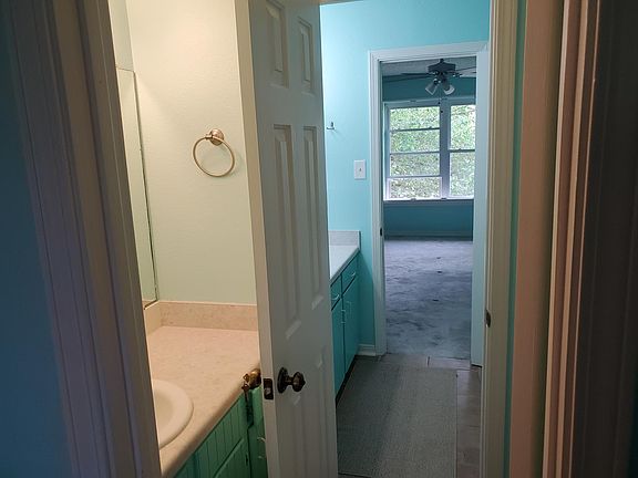 3rd image of 1802 Woodhaven Dr Unit C