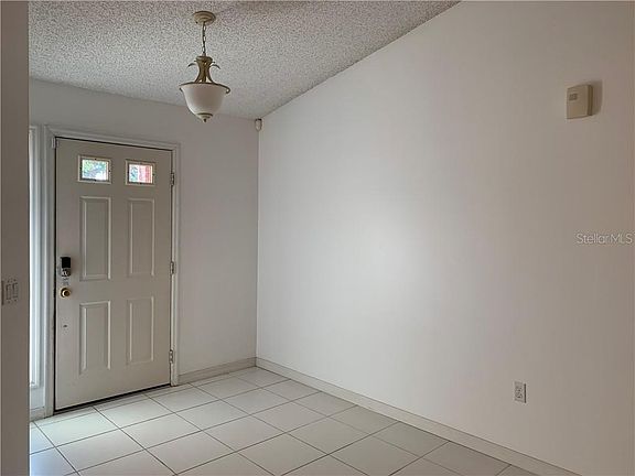 3rd image of 774 Superior St
