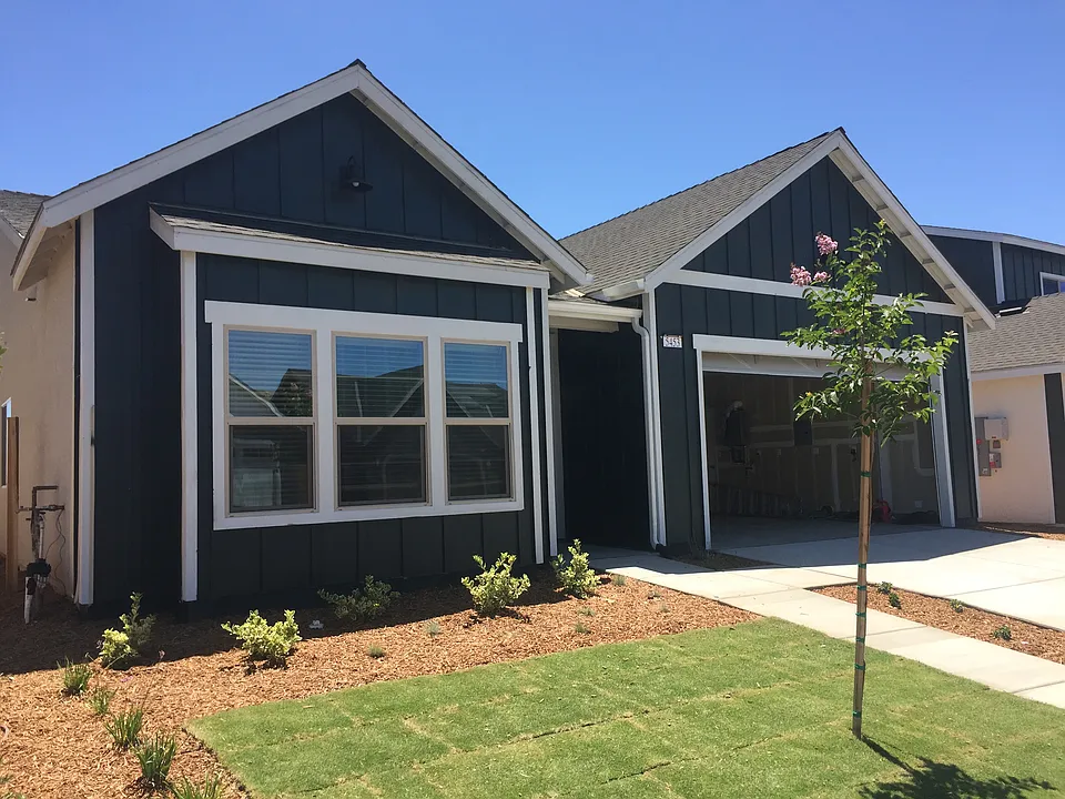 5453 W Floradora Ave
