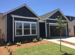 5453 W Floradora Ave, Fresno, CA 93722