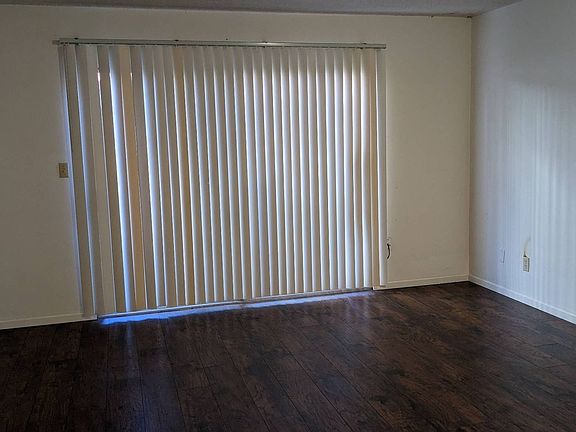 3rd image of 1260 Southwood Dr APT C