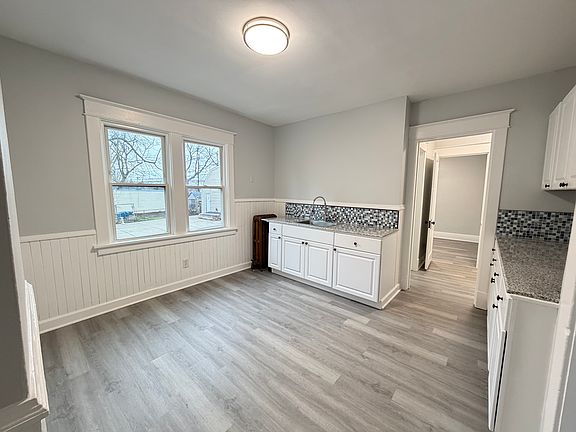 5th image of 2026 Hertel Ave APT 1
