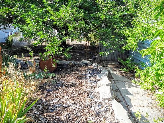 4th image of 3825 W Country Squire Dr