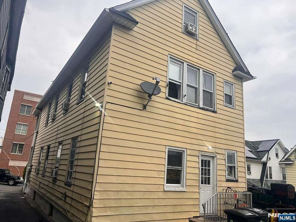 2nd image of 88 Genessee Ave