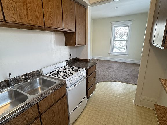 4th image of 712 E 1st St #2