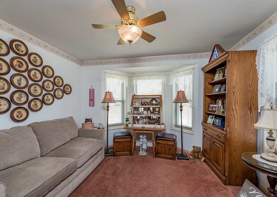 2nd image of 1027 Castleton Ct
