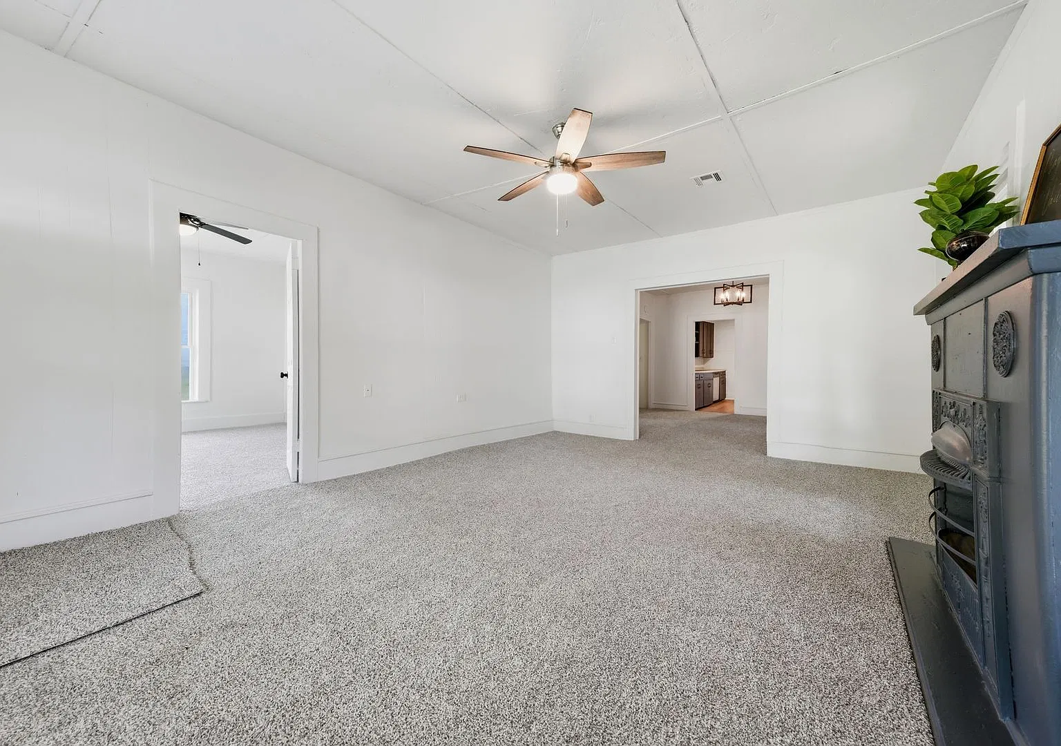 Three Bedroom For Rent $1000/Month — Photo 4