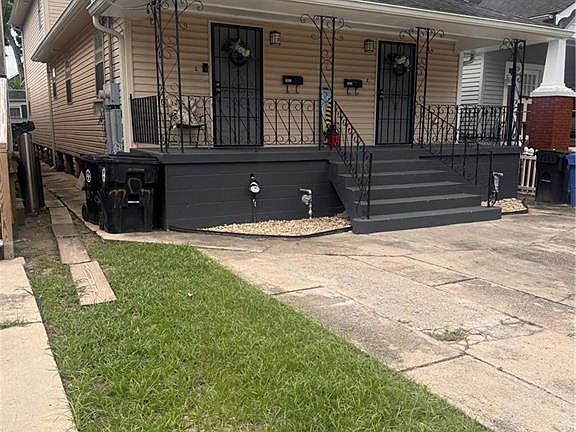 2nd image of 2630 Acacia St