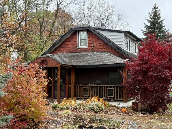 2721 Marlington Rd, Waterford, MI 48329