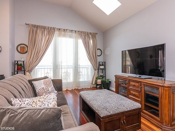 4th image of 6641 W Belmont Ave #3