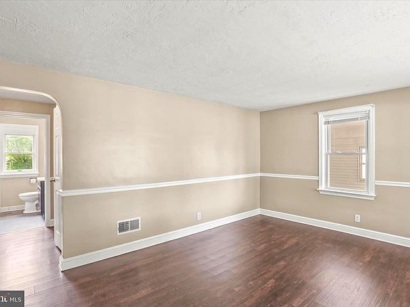 4th image of 2515 N George St