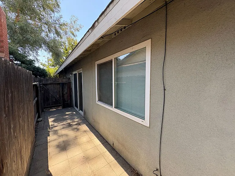 1748 E Laura Ave — Photo 10