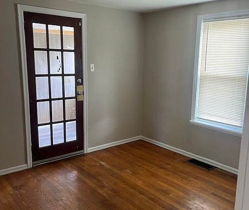 4th image of 2331 Wengler Ave #1