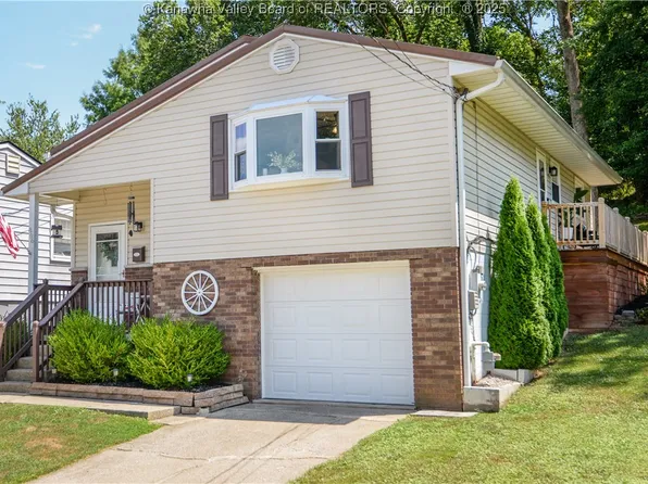 896 Upton Dr, South Charleston, WV 25309