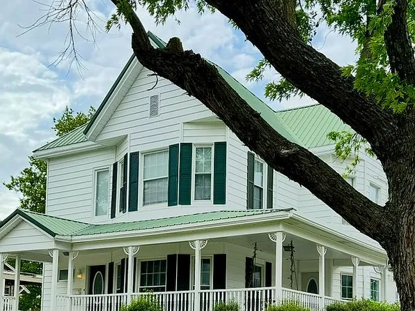 524 N Hinckley St, Holdenville, OK 74848