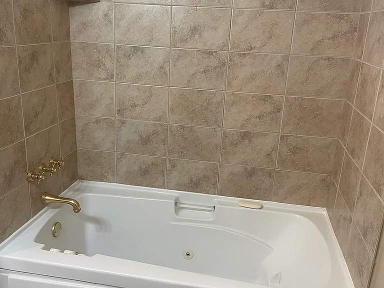 105 Suburban Dr — Photo 13